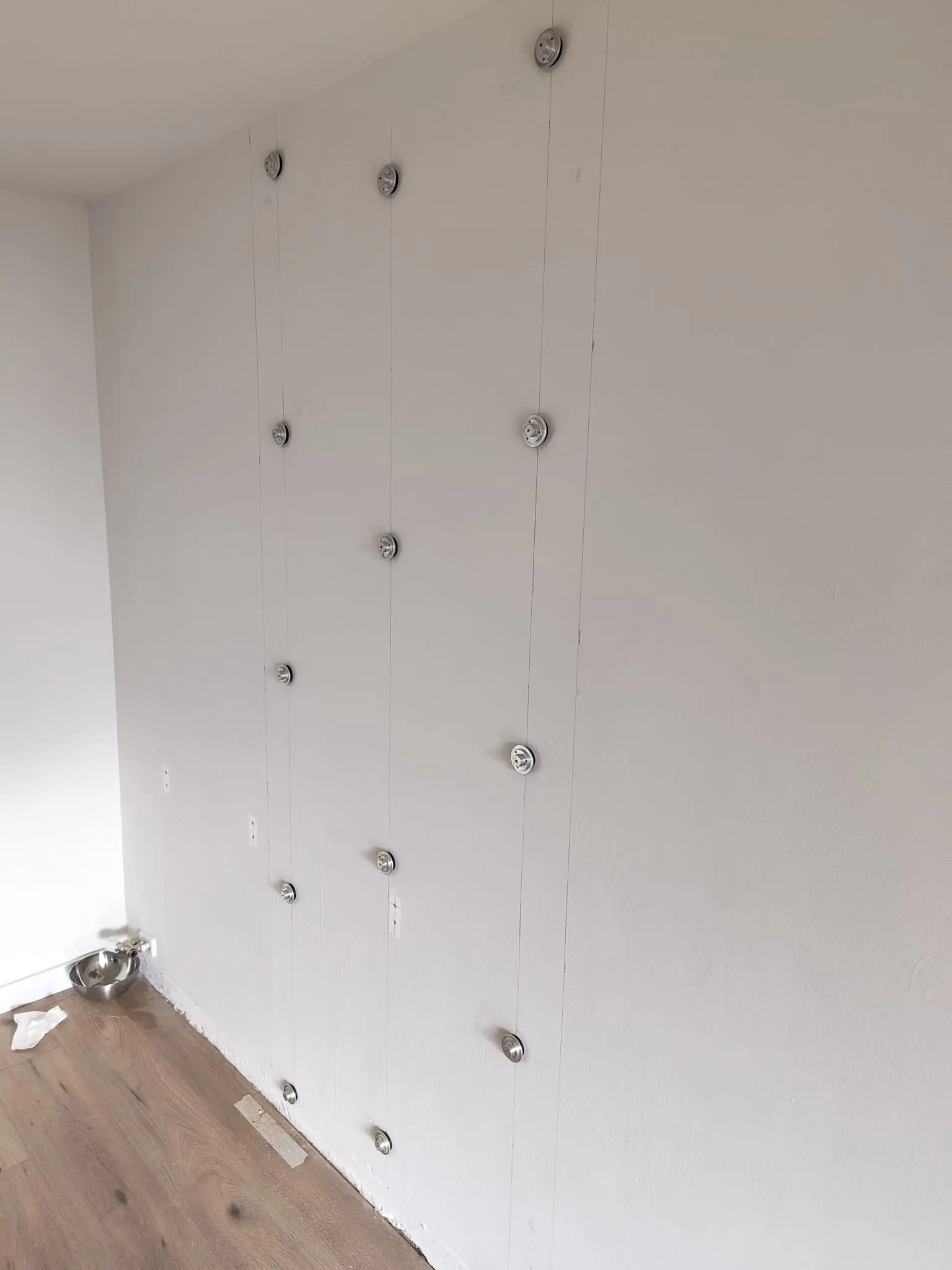Foto 2 — Sala de estar con sistema de fijación oculta Fitlock · Parets del Vallès